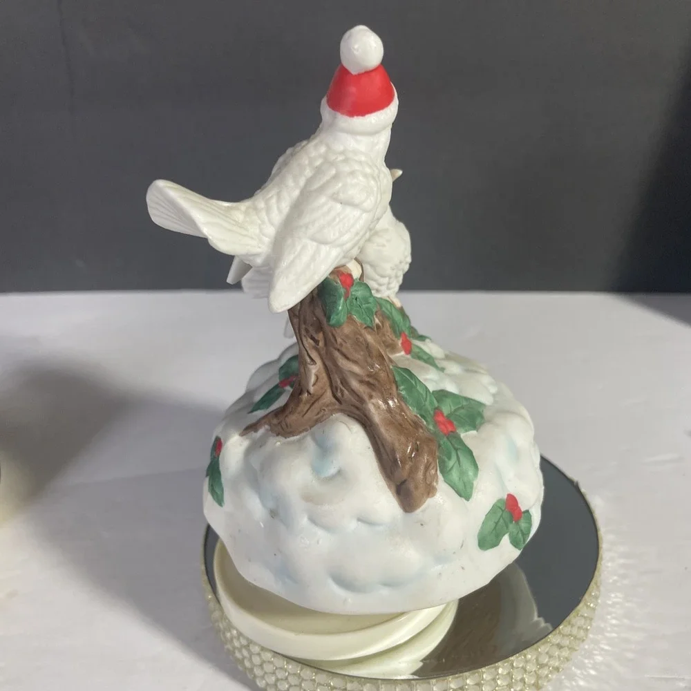 Vintage Christmas Music Box Display Snow Birds - Pre-Owned‎ Windup